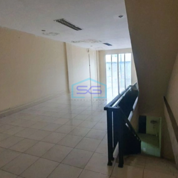Disewakan Ruko Luas Bangunan 400 m² di Pluit Jakarta Utara-2