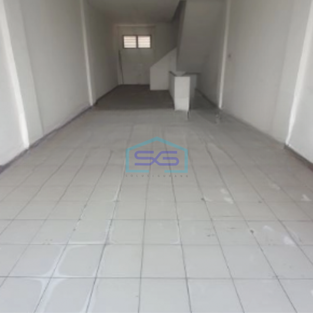 Disewakan Ruko Luas Bangunan 300 m² di Pluit Jakarta Utara-2