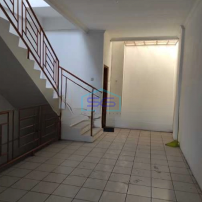 Disewakan Ruko Luas Bangunan 250 m² di Tepi Jalan Raya Bandengan Jakarta Utara