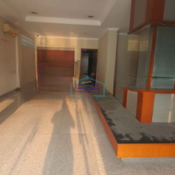 Disewakan Ruko Ada Lift Luas Bangunan  600 m² di Mangga Dua Jakarta Barat-1