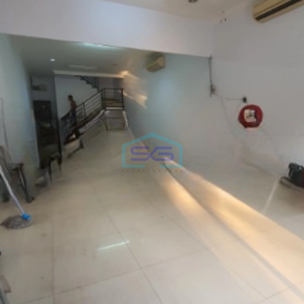 Disewakan Ruko Luas Bangunan  200 m² di Grogol Jakarta Barat-1