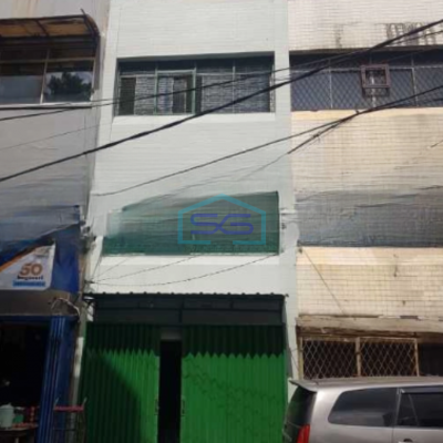 Disewakan Ruko di Tepi Jalan Raya Kota Jakarta Barat Luas Bangunan 400 m²