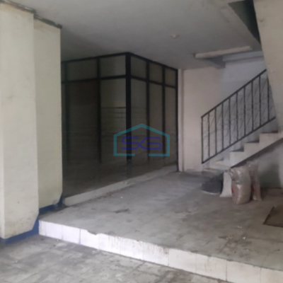 Disewakan Ruko di Tepi Jalan Raya Kota Jakarta Barat Luas Bangunan 400 m²