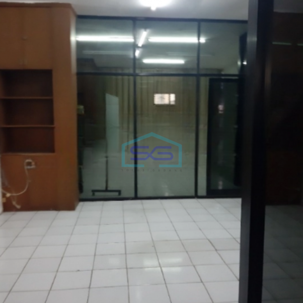 Disewakan Ruko Murah Luas Bangunan   300 m² di Pluit Jakarta Utara-2