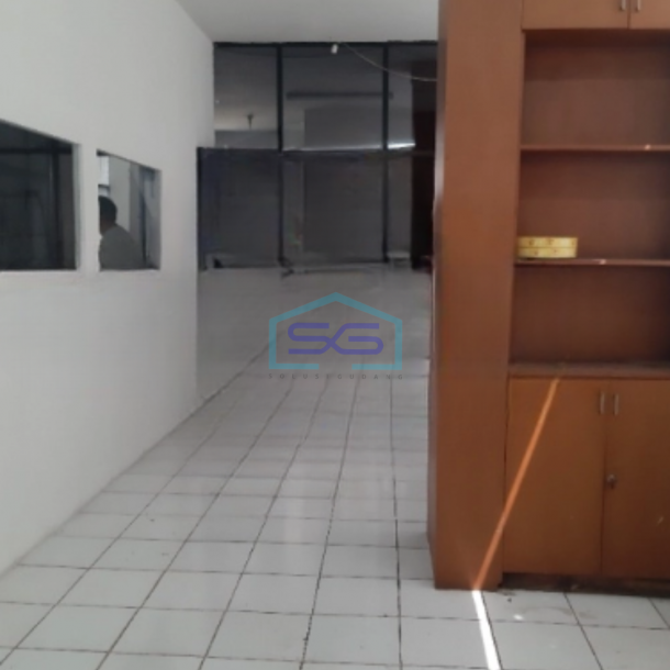 Disewakan Ruko Murah Luas Bangunan   300 m² di Pluit Jakarta Utara-1