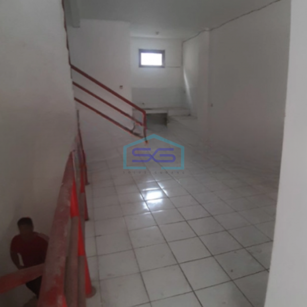 Disewakan Ruko Luas Bangunan 250 m² di Pluit Jakarta Utara-1