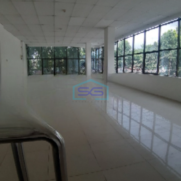 Disewakan Ruko Luas Bangunan  400 m² di Jembatan Tiga Jakarta Utara-2