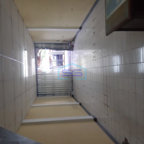 Disewakan Ruko Murah Luas Bangunan 204 m² di Teluk Gong Jakarta Utara-1