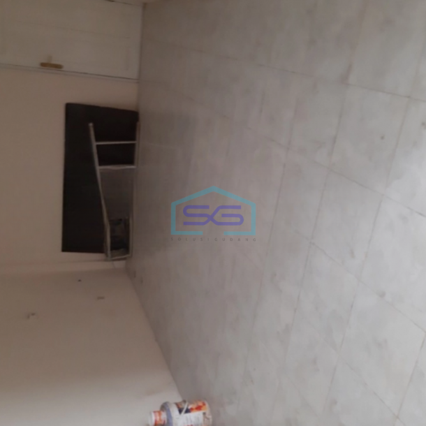 Disewakan Gudang Luas Bangunan   600 m² di Kapuk Kamal Jakarta Barat-1