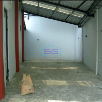 Disewakan Ruko di Tepi Jalan Raya Cengkareng Jakarta Barat Luas Bangunan  400 m²-2