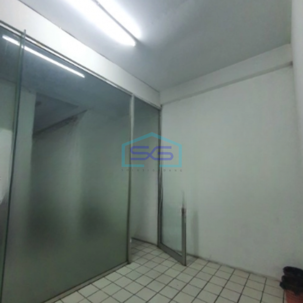 Dijual Ruko Luas Bangunan  220 m² di Tambora Jakarta Barat-1