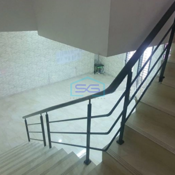 Dijual Gudang Ada Kantor Akses Container Luas Bangunan 2500 m² Lokasi Cengkareng Jakarta Barat-1