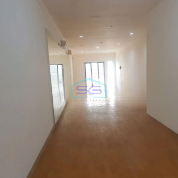 Disewakan Ruko 3 Lantai Luas Tanah 775 m² Lokasi Grogol Jakarta Barat-1
