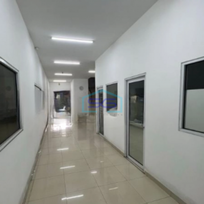 Dijual Gudang Luas Bangunan 1100 m² Lokasi di Tangerang Akses Container