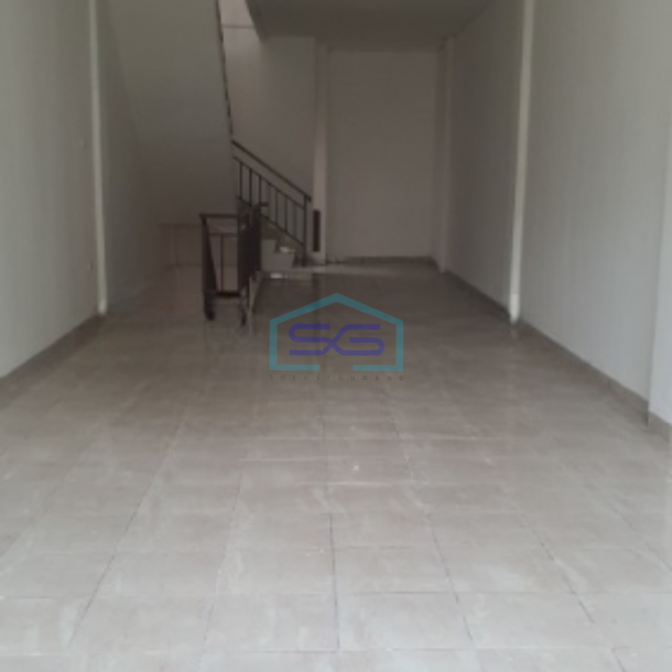Disewakan Ruko 3 Lantai Luas Bangunan  200 m² Lokasi di Tambora Jakarta Barat-1