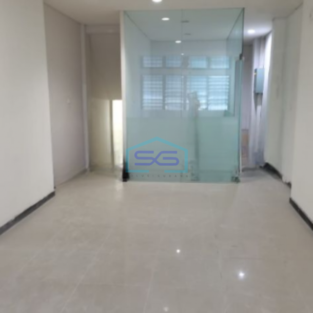 Disewakan Ruko Luas Bangunan 180 m² Lokasi di Jakarta Barat-3