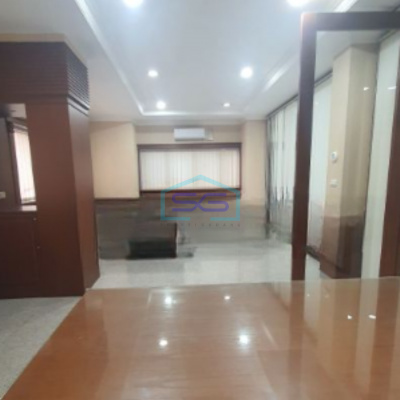 Disewakan Ruko Ada Lift Luas Bangunan  600 m² Lokasi di Mangga Dua Jakarta Barat