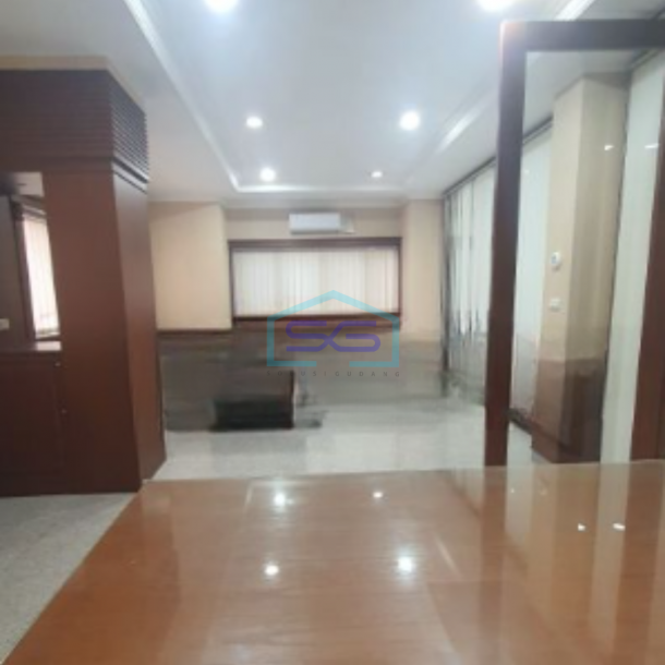 Disewakan Ruko Ada Lift Luas Bangunan  600 m² Lokasi di Mangga Dua Jakarta Barat-2