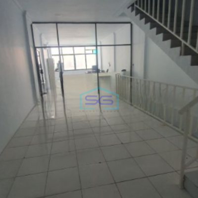 Disewakan Ruko Luas Bangunan  250 m² Lokasi di Pluit Jakarta Utara