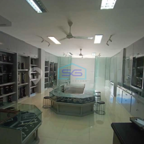 Dijual Ruko Luas Bangunan 390 m² di Tamansari Jakarta Barat-3