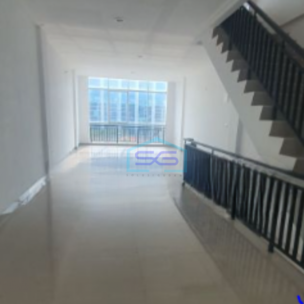 Disewakan Ruko Luas Bangunan 300 m² Area Parkir Luas di Jakarta Utara-2