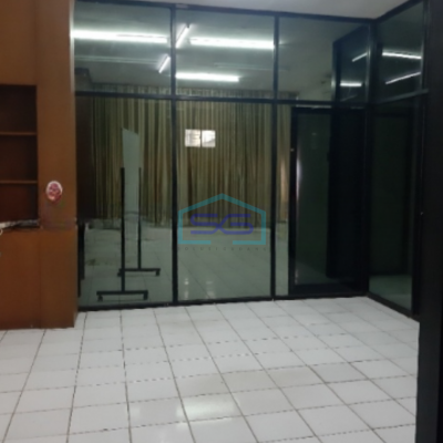 Disewakan Ruko Luas Bangunan   300 m² Lokasi di Pluit Jakarta Utara