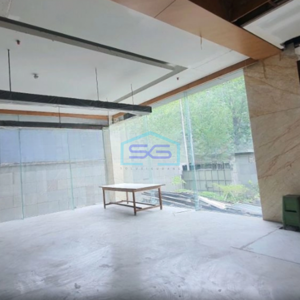 Disewakan Kantor Luas Tanah  2180 m² Lokasi di Slipi Jakarta Barat-1