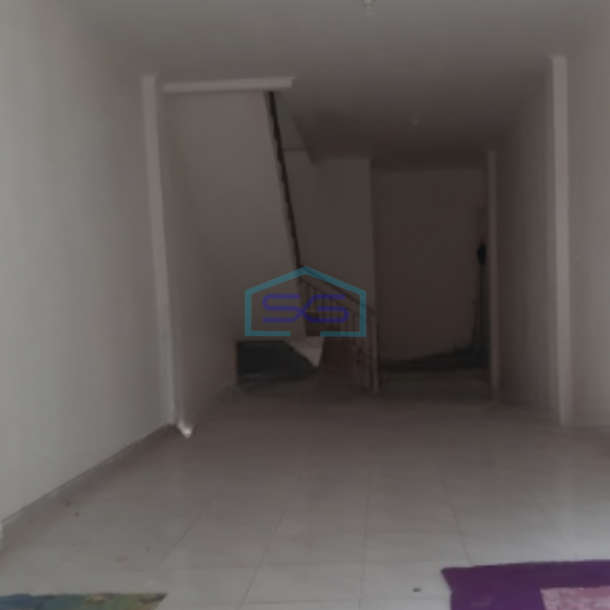 Disewakan Ruko 3 Lantai Luas Bangunan 180 m² Lokasi di Jakarta Barat-2