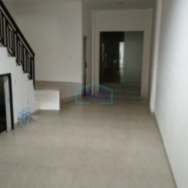 Disewakan Ruko Luas Bangunan 240 m² Lokasi di Pluit Jakarta Utara-3