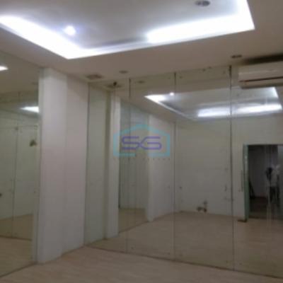 Disewakan Ruko Luas Bangunan 240 m² Lokasi di Pluit Jakarta Utara