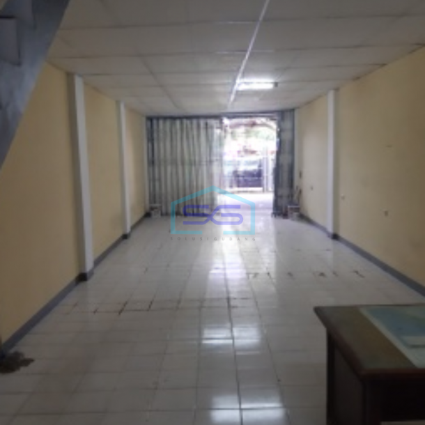 Disewakan Ruko Lokasi Strategis Luas Bangunan 204 m² di Jakarta Utara-1