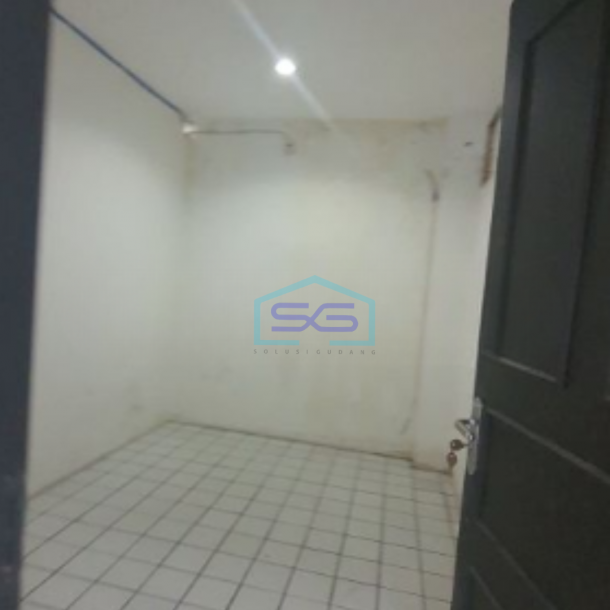 Disewakan Ruko Lokasi di Jakarta Utara Area Parkir Luas-2
