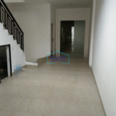 Disewakan Ruko Luas Bangunan  240 m² Lokasi di Pluit Jakarta Utara