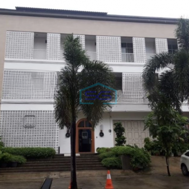 Dijual Ruko Luas Bangunan  720 m² di Pluit Jakarta Utara-2