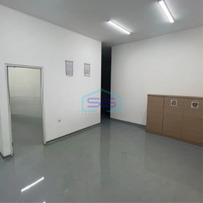 Dijual Gudang Akses Container Luas Bangunan  1100 m² di Dadap Tangerang Ada Kantor