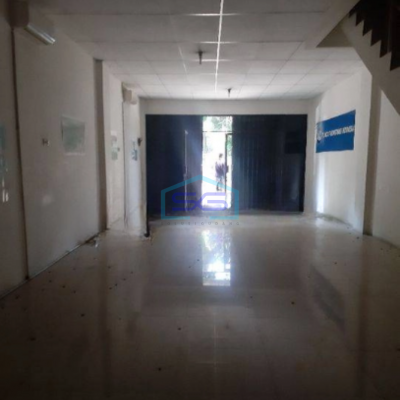 Disewa ruko komersial siap pakai di Jembatan Tiga Jakarta Utara