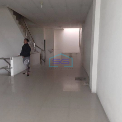 Disewa ruko komersial siap pakai di Jembatan Tiga Jakarta Utara