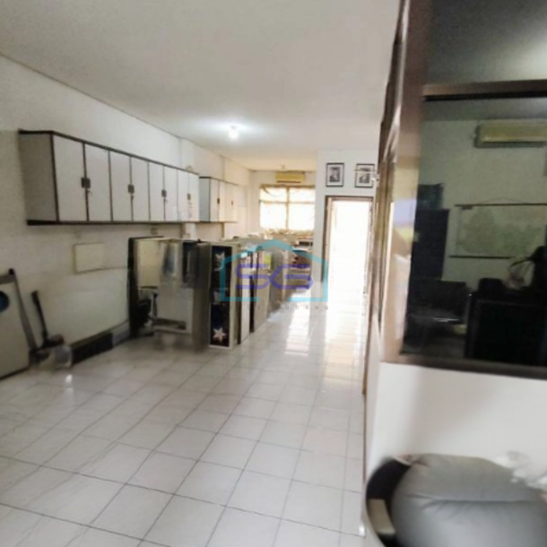 Dijual Ruko Lokasi Ramai dan Strategis di Batununggul Bandung Luas Bangunan 300 m²-1