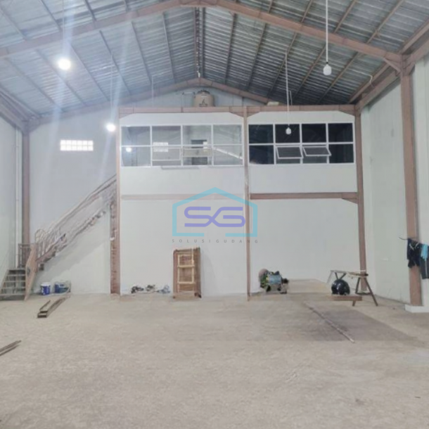 Disewakan Gudang Akses Container Luas Tanah  560 m² di Margaasih Bandung-1