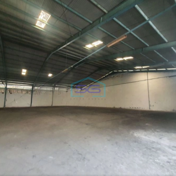 Disewakan Gudang Akses Container Luas Bangunan  1414 m² di Bekasi-3