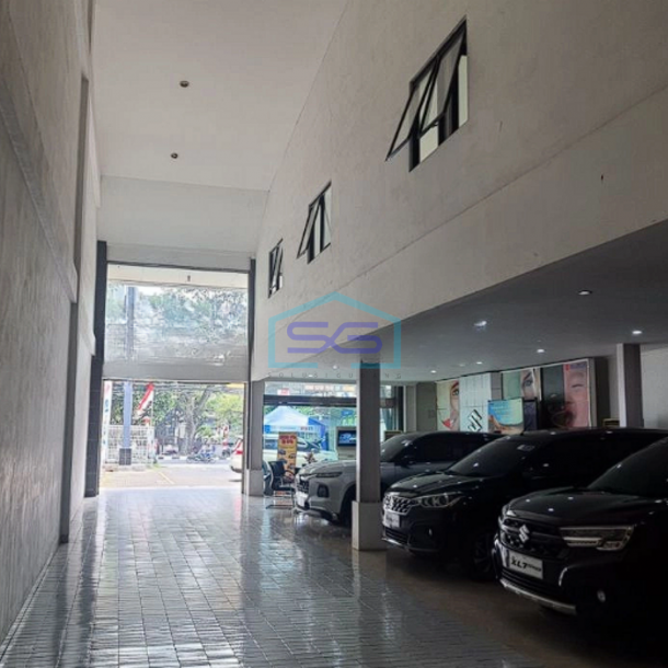 Dijual Ruang Usaha ex Showroom mobil Luas Tanah 1721m2 di Pajajaran Bogor-6