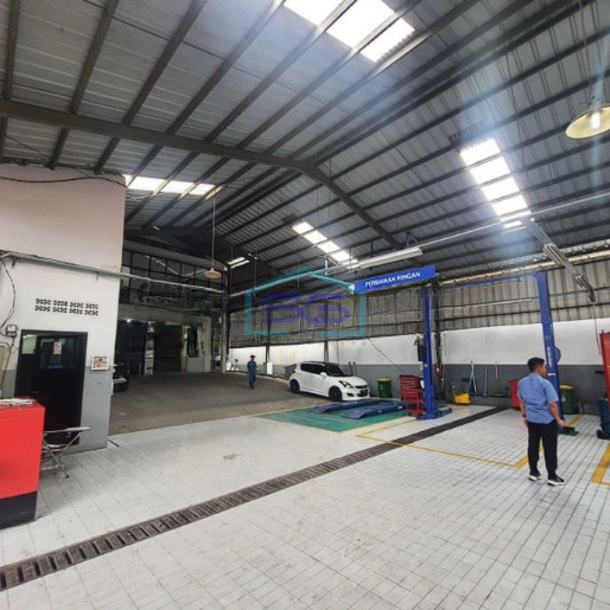 Dijual Ruang Usaha ex Showroom mobil Luas Tanah 1721m2 di Pajajaran Bogor-1