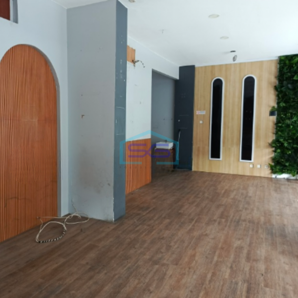 Disewakan Ruko Gandeng 2 di Jembatan Besi Jakarta Barat LB 391m2 Bebas Banjir-1