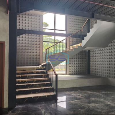 Disewakan Gedung Ruang Usaha di Pinggir Jalan Daerah Jakarta Selatan LB 2100m2