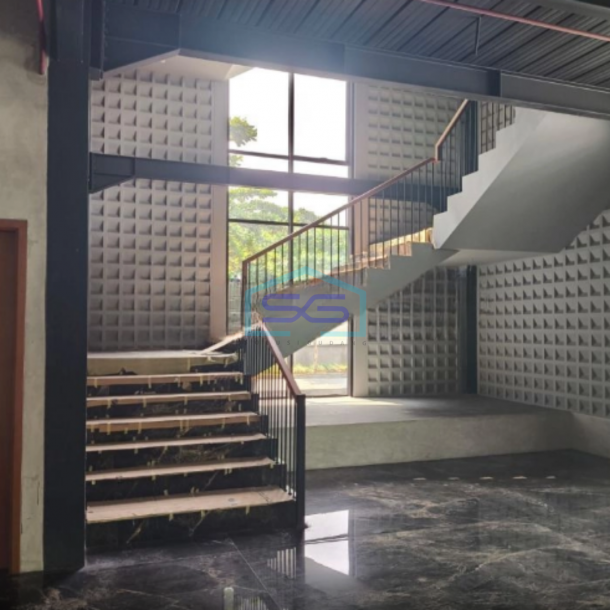 Disewakan Gedung Ruang Usaha di Pinggir Jalan Daerah Jakarta Selatan LB 2100m2-2