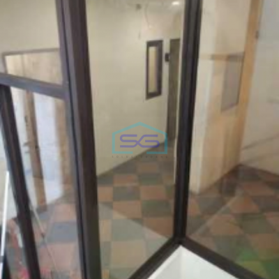 Dijual Gedung Ruang Usaha Siap Huni Bebas Banjir Luas Bangunan 641m2 di Jakarta Barat