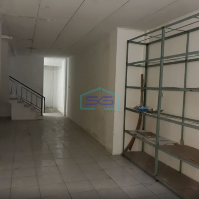 Disewakan Ruko Lokasi Strategis di Kebon Jeruk Jakarta Barat LB 196m2
