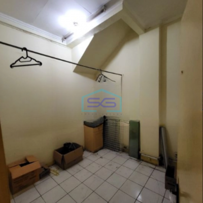 Disewakan Ruko 3 Lantai Lokasi Strategis Pinggir Jalan Raya Taman Palem Jakarta Barat-2