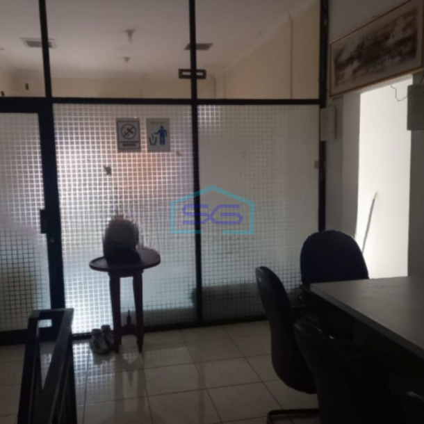 Dijual Cepat Ruko Luas Bangunan  240 m² Lokasi Strategis di Pegadungan Jakarta Barat-3