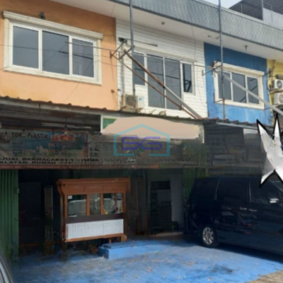 Dijual Cepat Ruko Luas Bangunan  240 m² Lokasi Strategis di Pegadungan Jakarta Barat